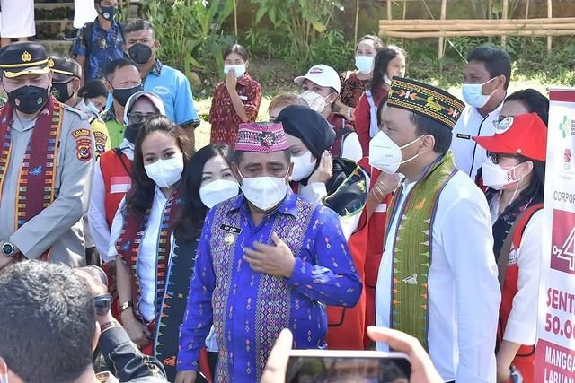 Bupati Edi Optimis Desember 2021 Masyarakat Mabar Bisa Lepas Masker