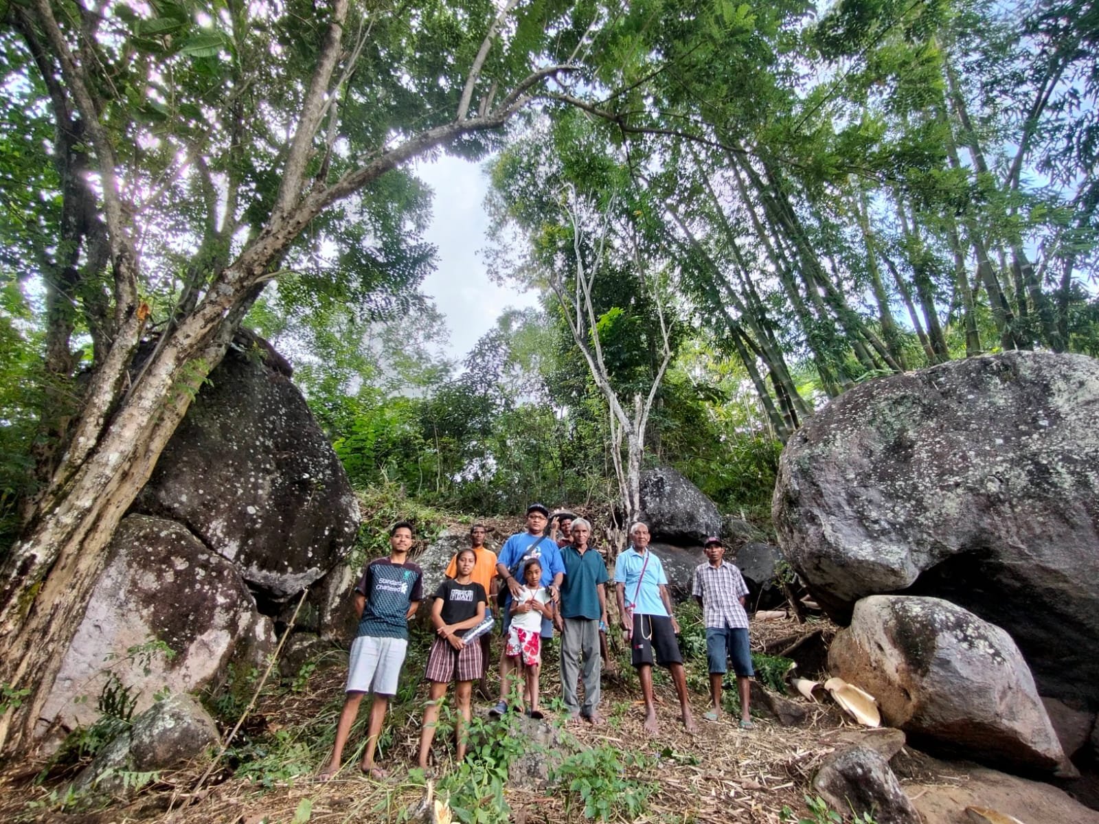 Destinasi Wisata Alam WATUMOTE: Batu Berkonde